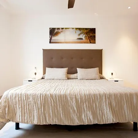 3 Bedroom Delphi With Private Heated Pool. Villa