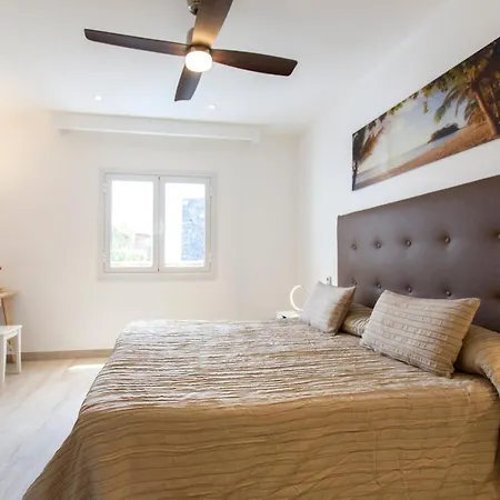 3 Bedroom Delphi With Private Heated Pool. Puerto del Carmen (Lanzarote)