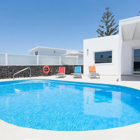 3 Bedroom Delphi With Private Heated Pool. Villa Puerto del Carmen (Lanzarote)
