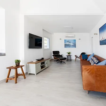 3 Bedroom Delphi With Private Heated Pool. Villa