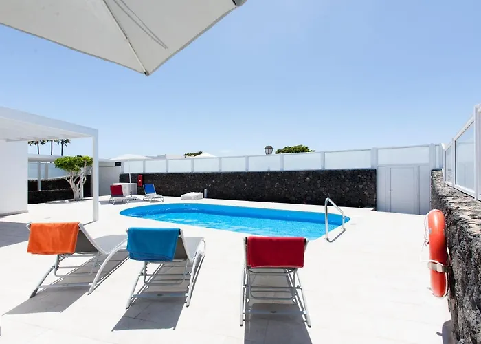 فيلة 3 Bedroom Delphi With Private Heated Pool. *