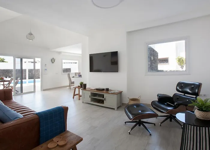 فيلة 3 Bedroom Delphi With Private Heated Pool. بويرتو ذيل كارمين