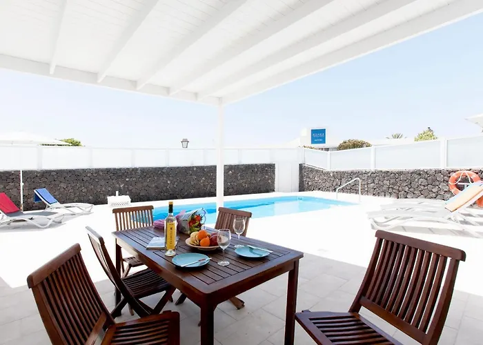 3 Bedroom Delphi With Private Heated Pool. Puerto del Carmen (Lanzarote)